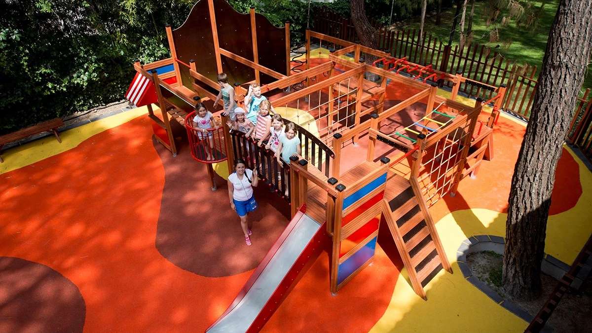 Seven Seas Hotel Life - მინი კლუბი