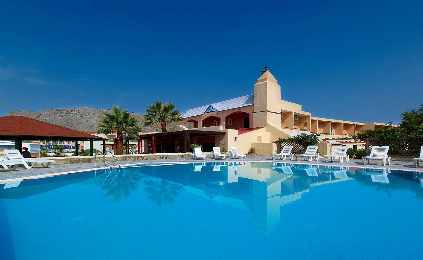 SUN BEACH LINDOS - ღია აუზი